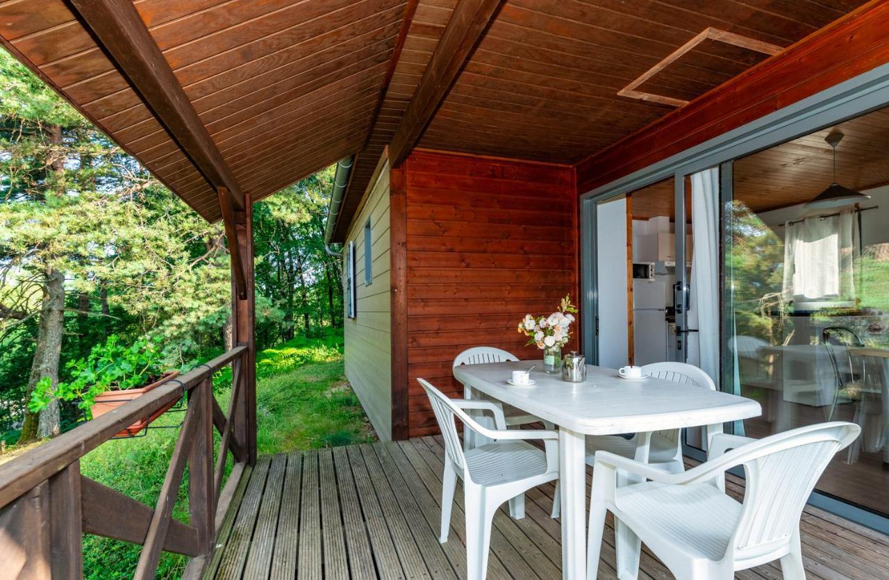 Camping De La Vernhe Saint-Amans-des-Cots Exterior photo