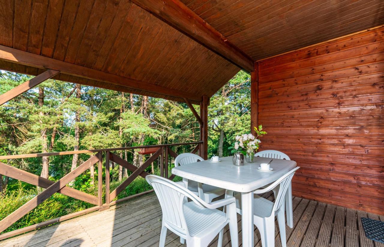 Camping De La Vernhe Saint-Amans-des-Cots Exterior photo